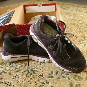 Under Armour Hovr Infinite Connected running shoes